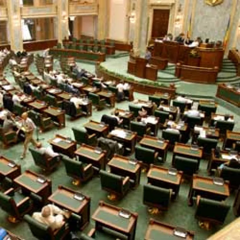 Senatorii trag chiulul de la sedinte