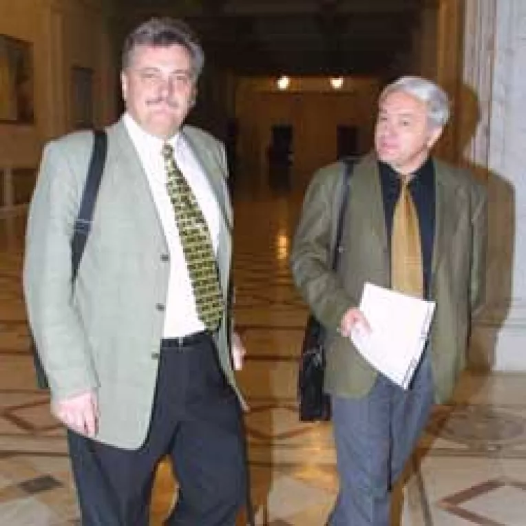 Senatorii vor vota prin corespondenta