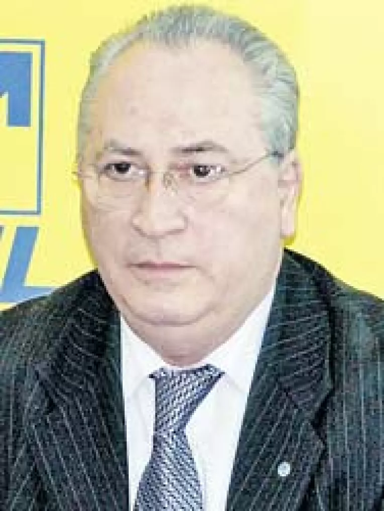 Senatorul Hasotti, in carti pentru postul de ministru al Educatiei si Culturii