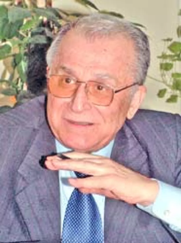 Senatorul Ion Iliescu, "Bunicuta cea inteleapta" a PSD-ului