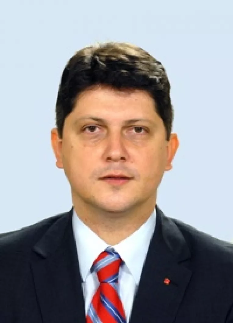 Separarea prin lege a afacerilor de politica