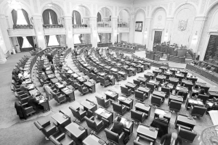 Sesiune extraordinara la Senat: Mircea Geoana propune si dezbaterea ordonantelor privind modificarea Codului Fiscal