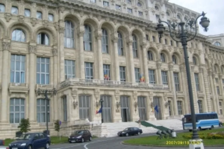 Sesiunea extraordinara la Senat incepe pe 16 august: Plenul pe 24 august