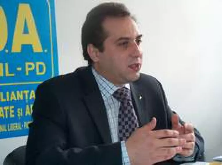 Sfidand "indicatiile" lui Tariceanu,Catalin Micula a participat la intalnirea cu Stolojan
