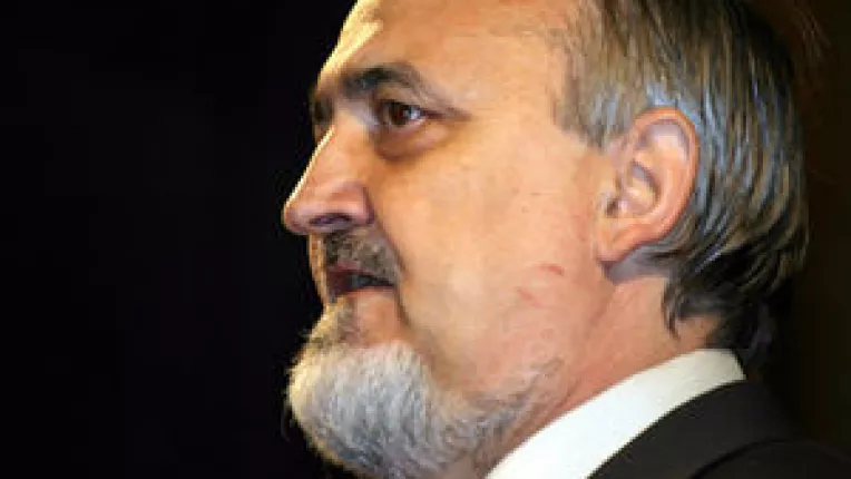 Solcanu: Oprescu se adreseaza in special alegatorilor nehotarati