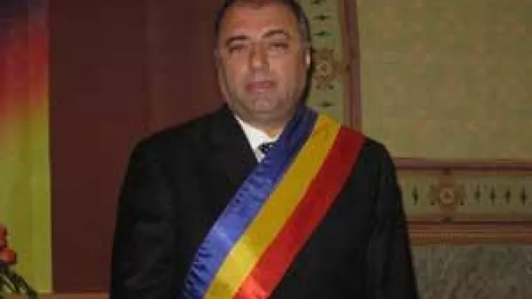 Solomon goneste ziaristii din primarie