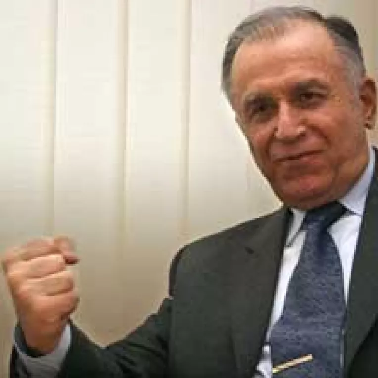 Stanga a slabit, Dreapta s-a pus l-a ingrasat