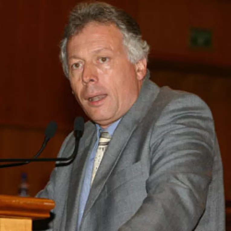 Statutul va fi adoptat in sesiune extraordinara