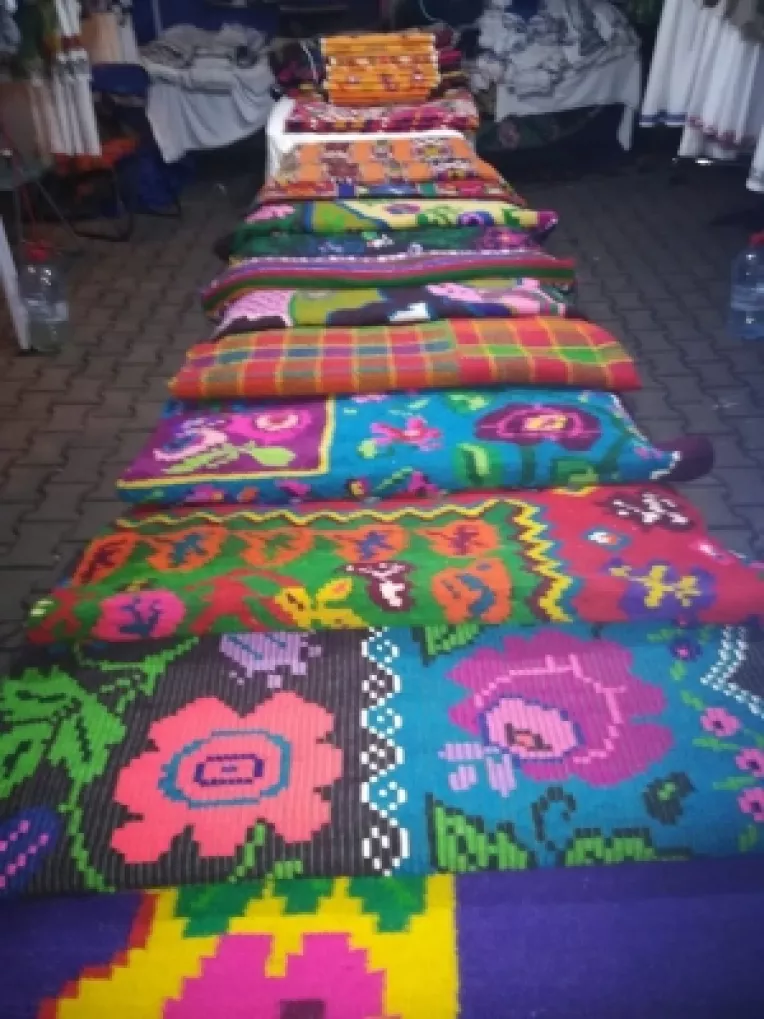 Stefan Cirpaci din Arad: Ii vechi de 100 de ani si covoare de lana romanesti din anii '40 - '50