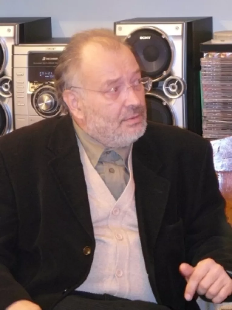 Stelian Tanase: "Basescu vrea sa dea un sut in gura parlamentarilor"