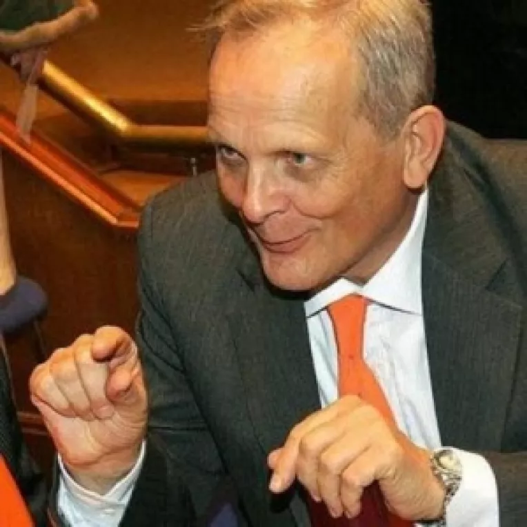 Stolojan: Ministerele trebuie sa dea dovada de retinere pentru cheltuielile de publicitate, de tip festivist
