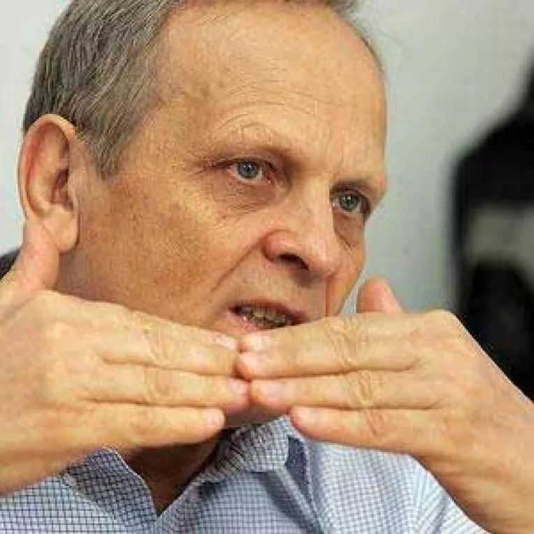 Stolojan: "PSD pune frana la reformele fundamentale"