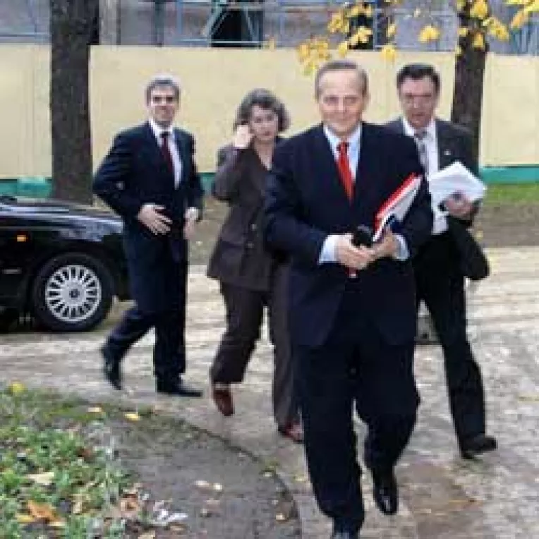 Stolojan revine printre liberali