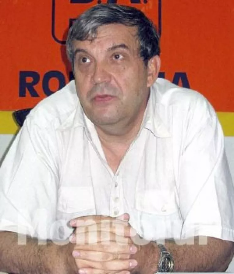 Stolojan si Stoica, "decapitati" de Strunga