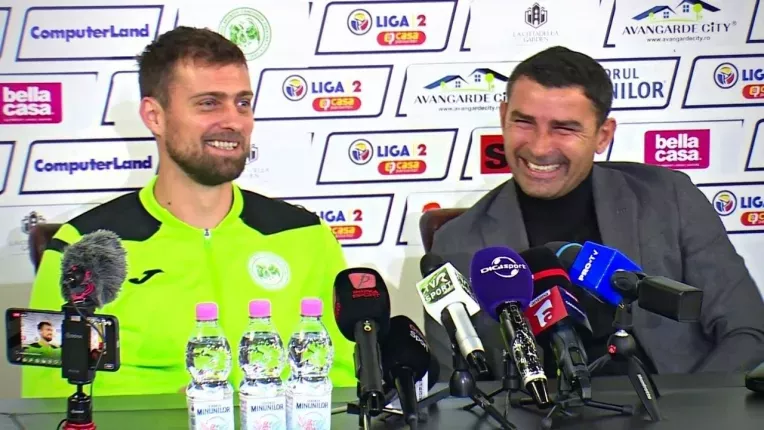 Tamas, pus pe glume la prezentarea de la Chiajna."Daca joc la 39 de ani, inseamna ca nivelul e slab"