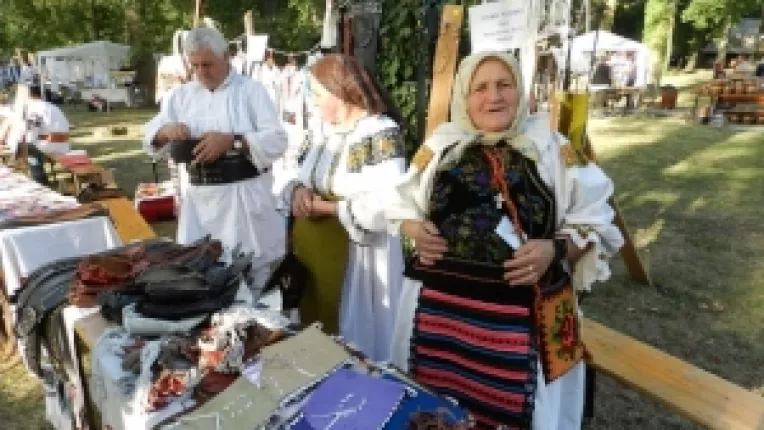 Targul de Sfintii Mihail si Gavril de la Muzeul National al Taranului Roman