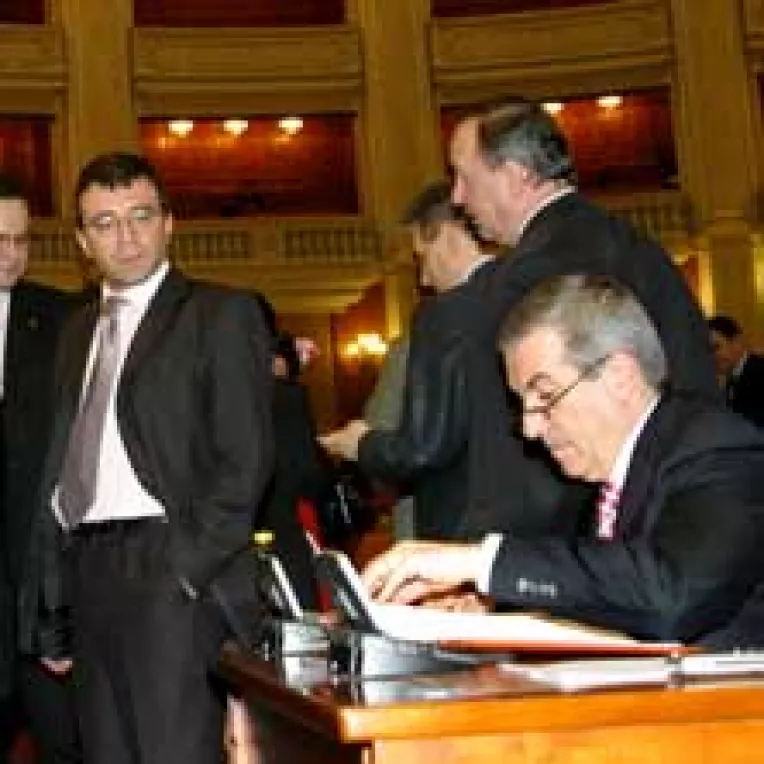 Tariceanu acorda derogari pentru platformisti