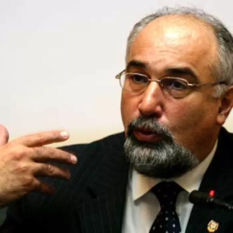 Tariceanu anunta negocieri pentru o noua formula guvernamentala