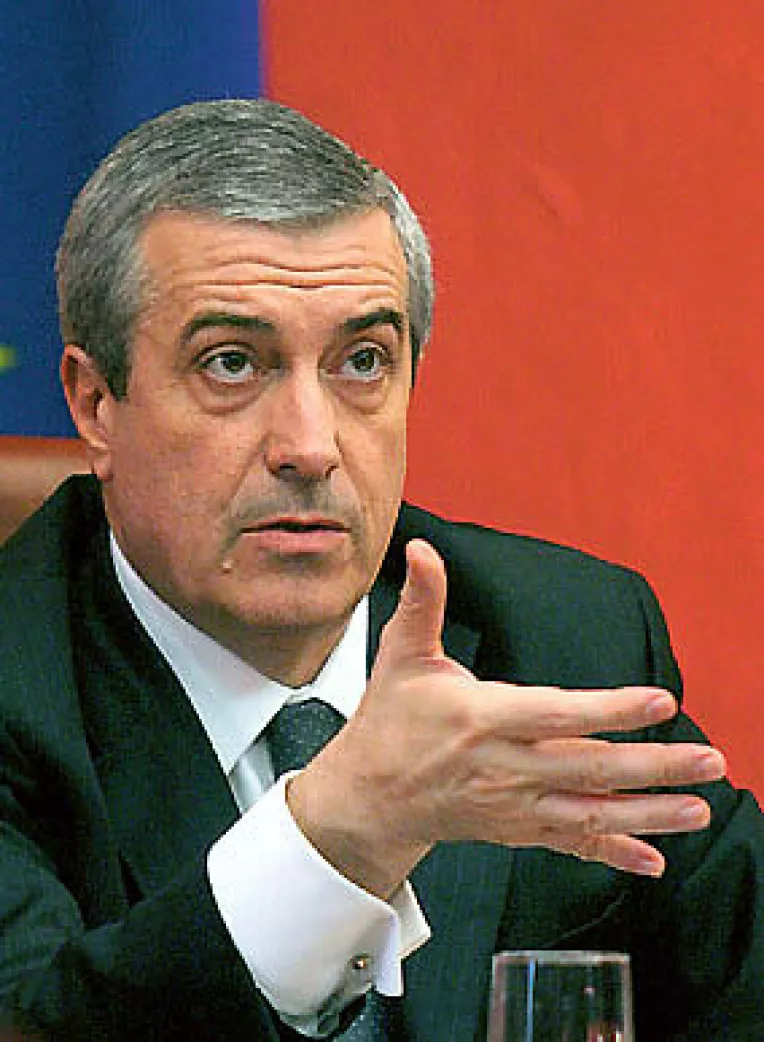 Tariceanu someaza Coalitia PD-L-PSD sa-si asume public responsabilitatea pentru dezastrul economic in care a adus Romania dupa doar 8 luni de guvernare