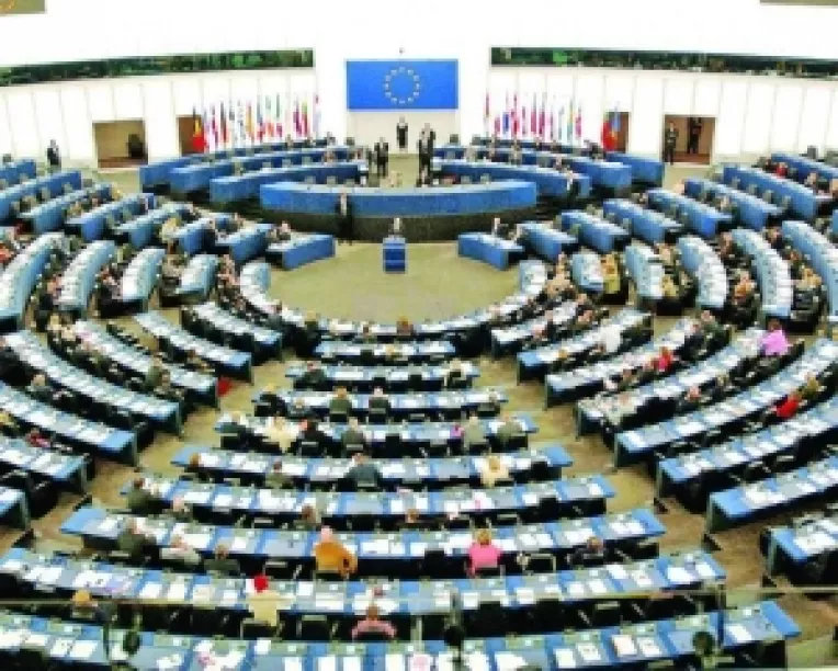 Teme de dezbatere in Parlamentul European: Expulzarea romilor din Franta; libertatea presei si libertatea de exprimare in Romania