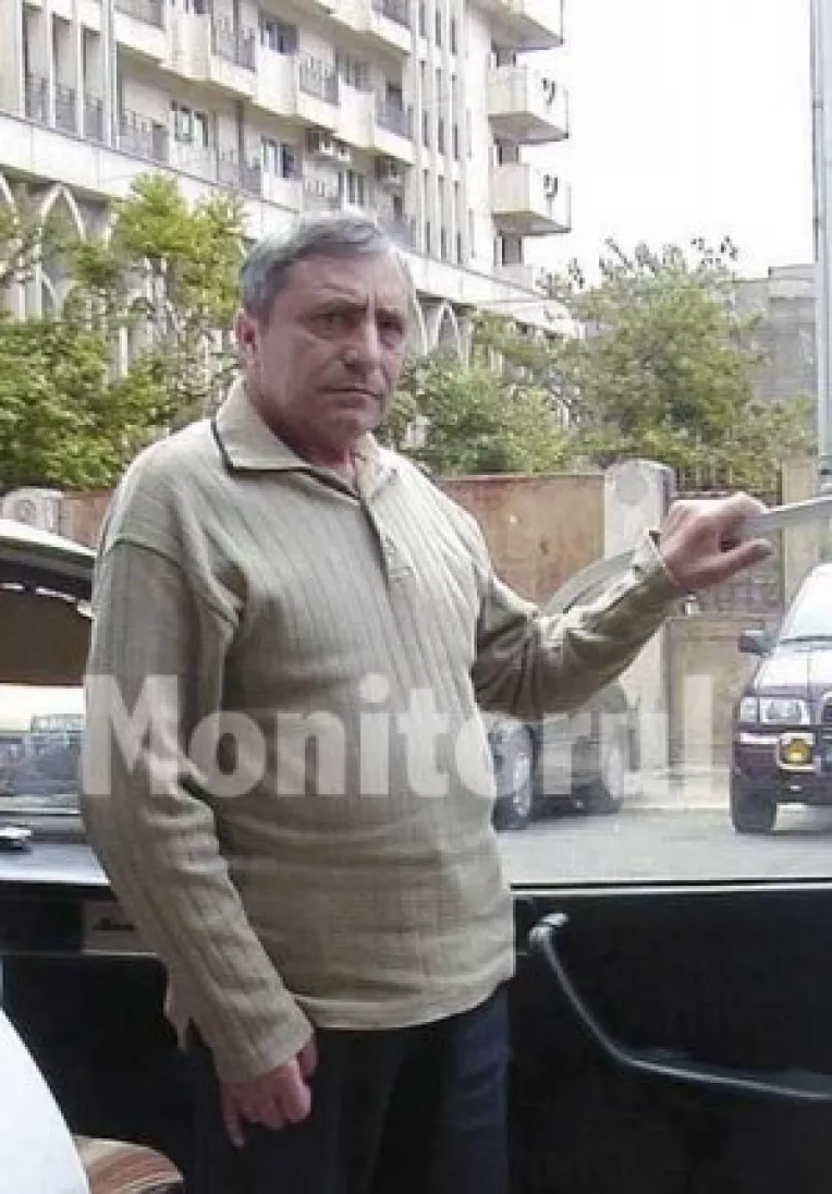 Todita are probleme si cu capul?