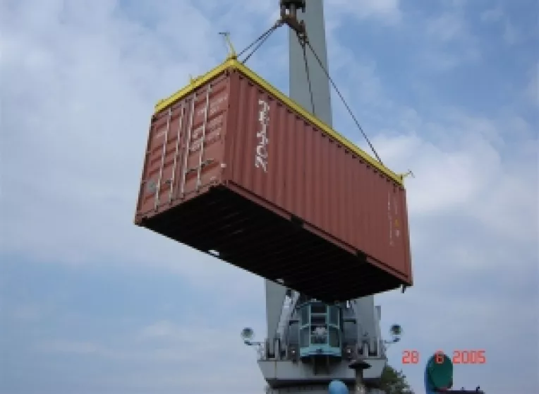 Trafic de arme: Mircea, fratele presedintelui Basescu, nu stia ca in containerele societatii sale erau explozibili si munitie