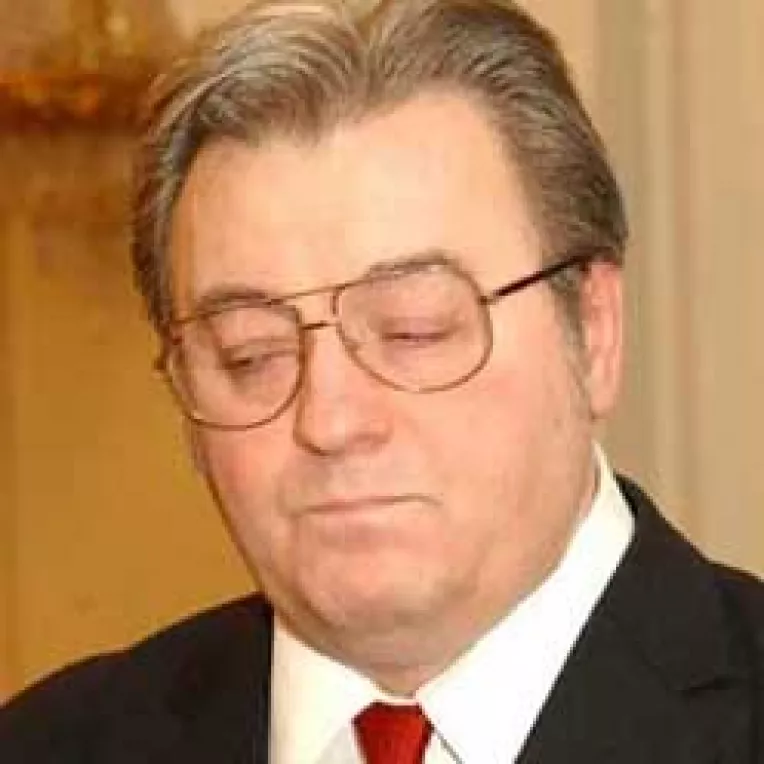 Traian Basescu i-a retras lui C.V. Tudor Ordinul National "Steaua Romaniei"