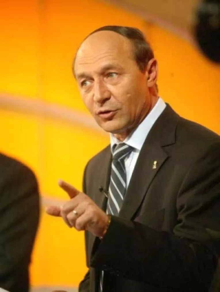 Traian Basescu redevine oficial presedinte al Romaniei