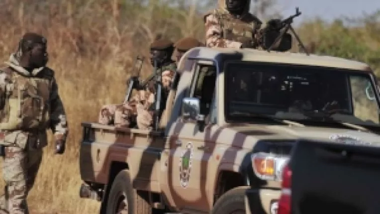 Treizeci si cinci de ostatici si 15 rapitori au fost ucisi la complexul de exploatare a gazelor din Algeria