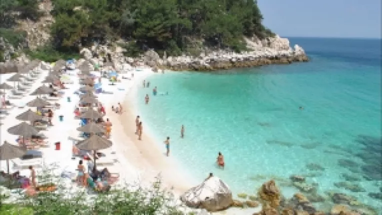 Turistii romani povestesc cum este vacanta in insula Thasos din Grecia