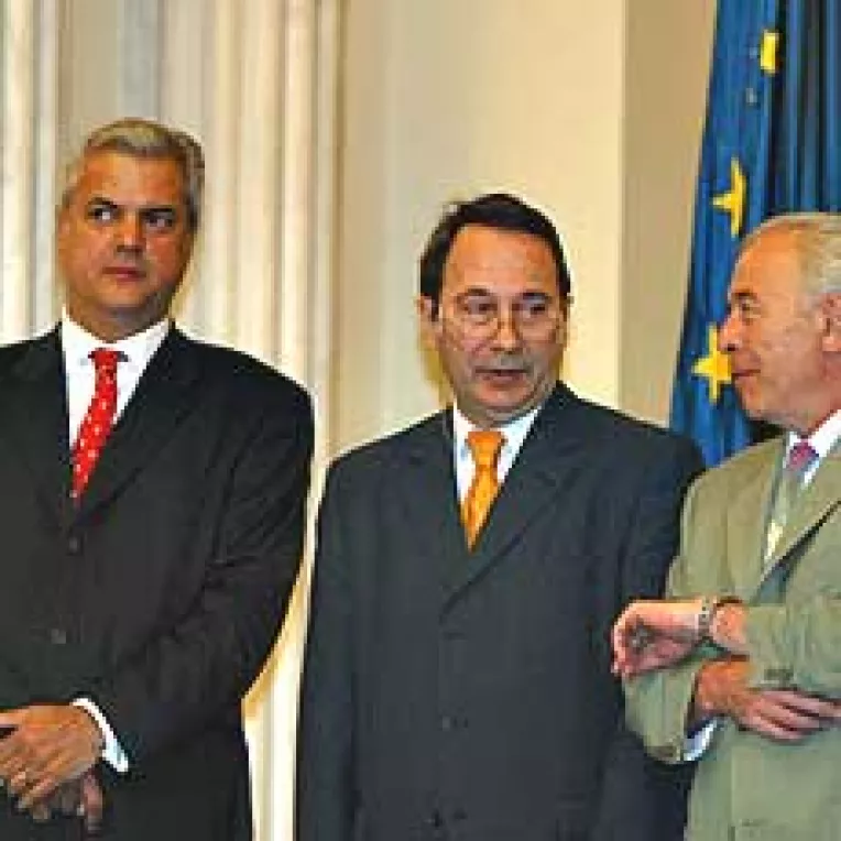 Ultimele zile de presedinti ale lui Nicolae Vacaroiu si Adrian Nastase