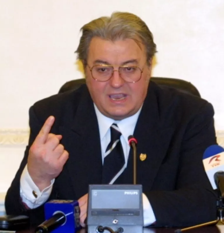 Vadim Tudor: Programa scolara, o autentica tortura pentru tanara generatie