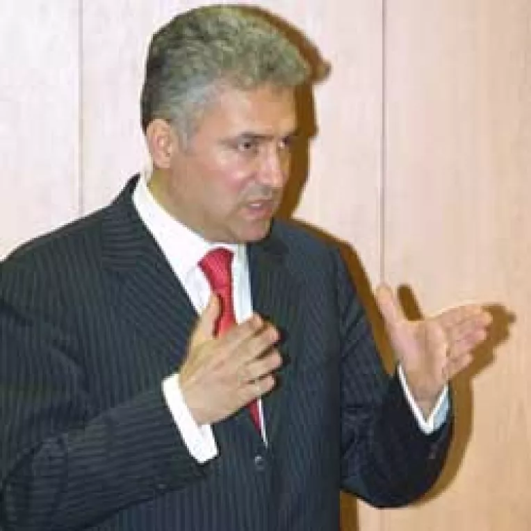 Videanu a intrat in cursa, Oprescu se incalzeste