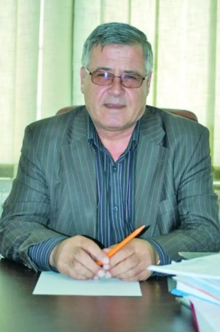 Viitorul adjunct, "testat" cu sarcini de sef. Sponte ii promite lui Learciu sefia Oficiului de Cadastru peste cativa ani