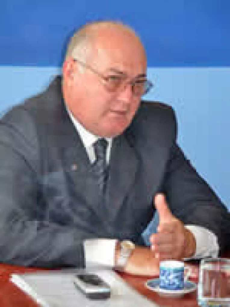 "Vin la Prefectura cu gandul de a elibera institutiile statului de sub controlul politic”