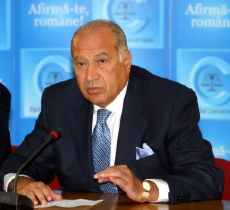 Voiculescu a demisionat din Senat