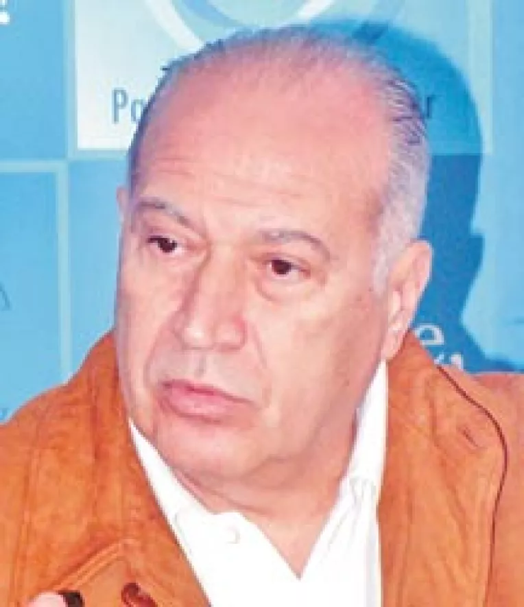 Voiculescu ataca PD, dar ramane la guvernare