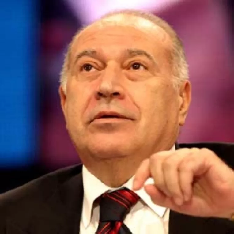 Voiculescu: Basescu are clientela politica, premierul nu

