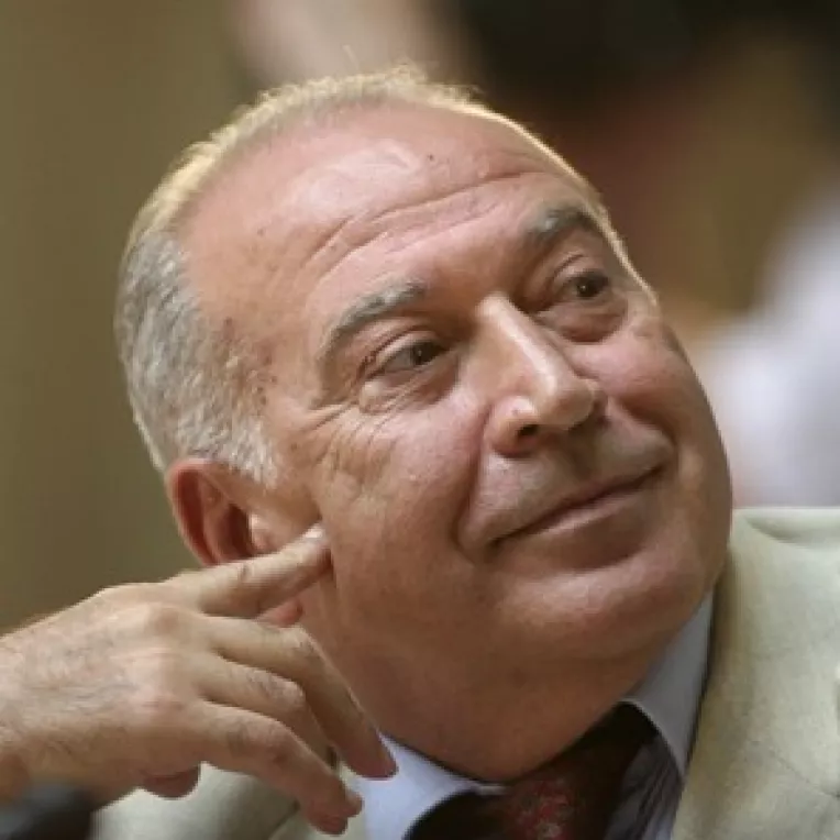 Voiculescu: Basescu pierde puterea si il lasa nervii