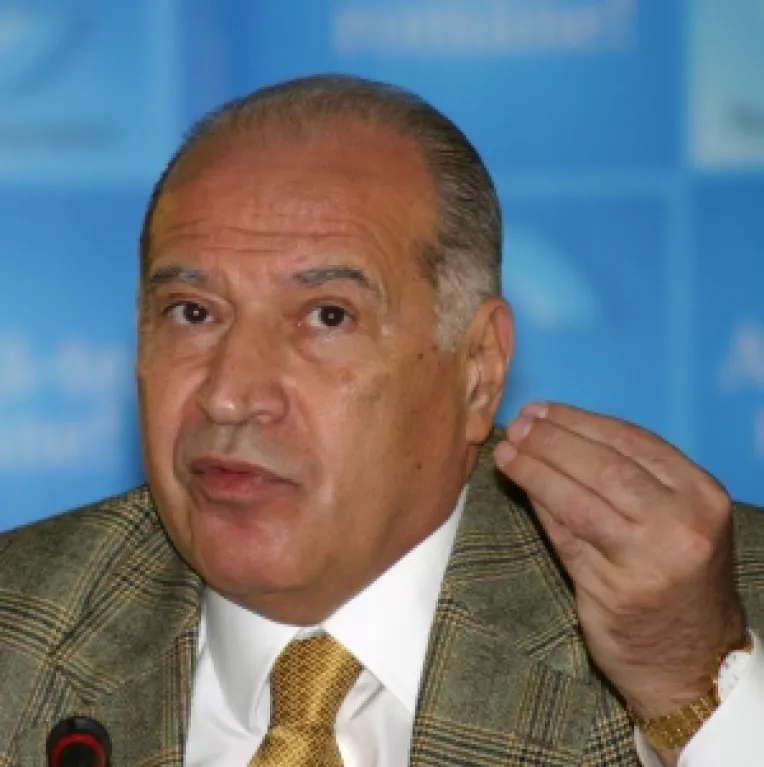 Voiculescu: Liberalii fac presiuni asupra conservatorilor sa treaca la PNL