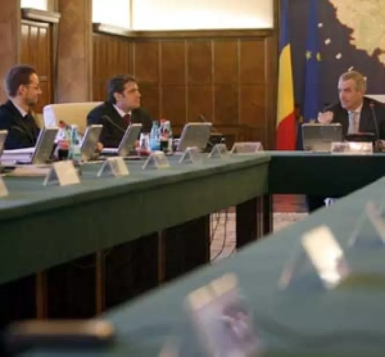 Votul senatorilor PSD ar putea baga Executivul in ilegalitate