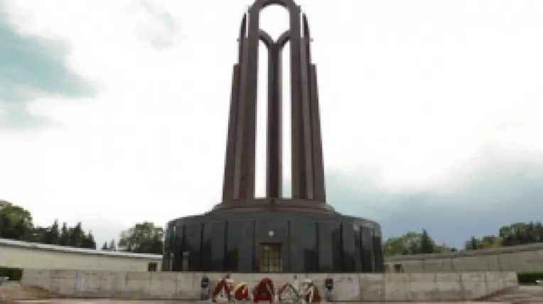 Zona de protectie a Monumentului ostasului necunoscut din Parcul Carol din Capitala va fi reabilitata si adusa la starea initiala